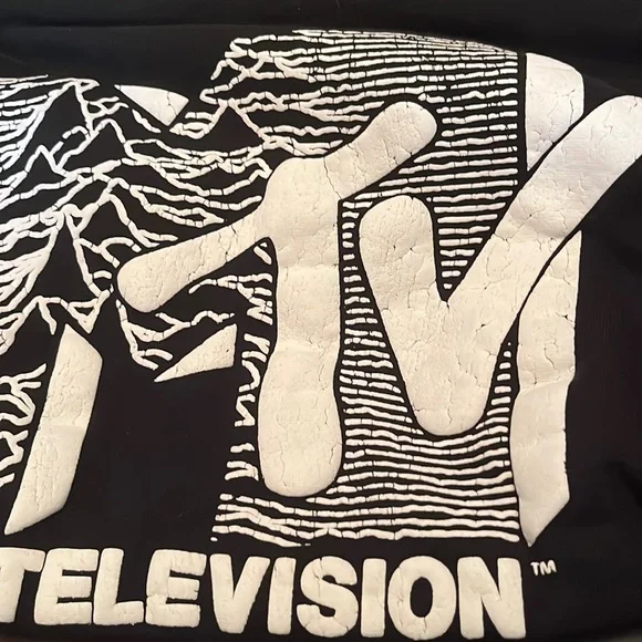 M-TV Music Television Sweatshirt Puff Paint Black White Bust 48” Vintage - Picture 3 of 4